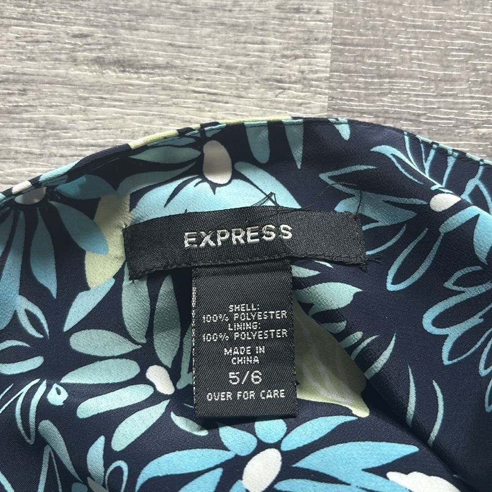 Express Vintage Fitted Midi Dress - Picture 4 of 5
